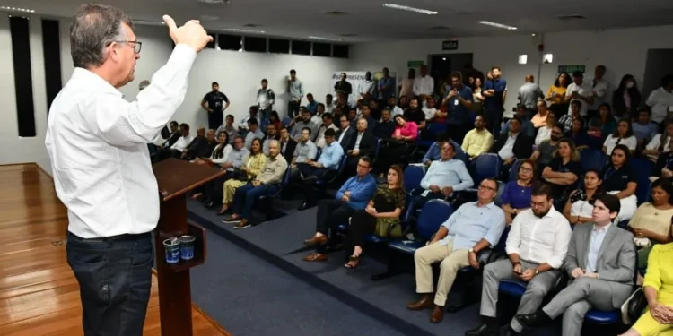 Senador Laércio Oliveira participa de encontro que discutiu o desenvolvimento do setor têxtil em Sergipe