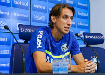 “Pra esclarecer isso e acabar com especulações”; Geromel ‘encerra o mistério’ e revela situação oficial no Grêmio