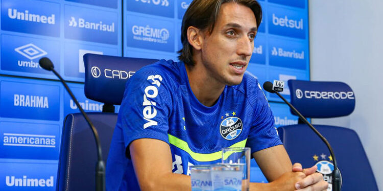 “Pra esclarecer isso e acabar com especulações”; Geromel ‘encerra o mistério’ e revela situação oficial no Grêmio