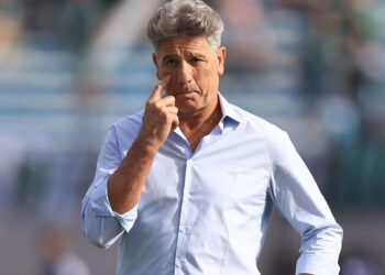 Torcida do Grêmio pede a saída de Renato Gaúcho, que pode assumir o comando de outro clube da Série A