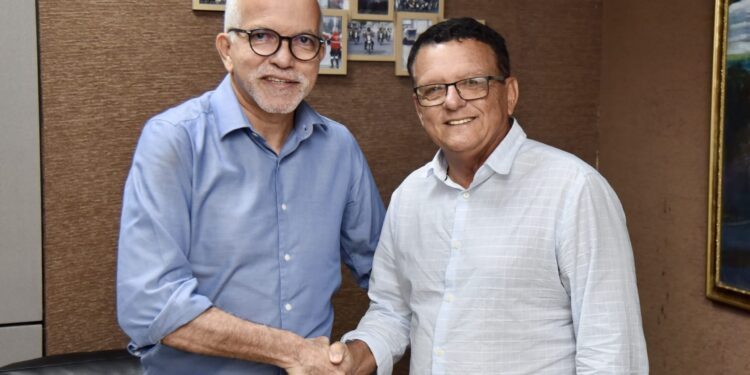 Prefeito Edvaldo discute transporte público com o prefeito da Barra dos Coqueiros