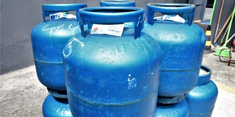 Gás de cozinha fica mais caro em 17 estados e no DF após ICMS único. Sergipe apresenta maior aumento