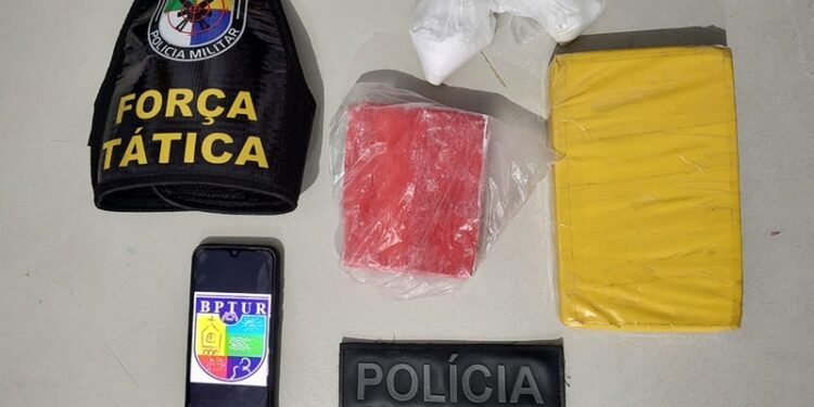 Polícia Militar apreende cocaína no Bairro Atalaia