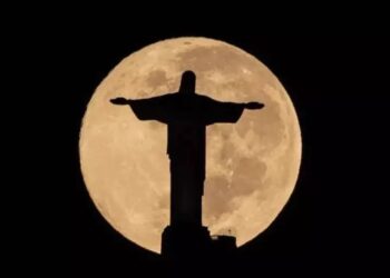 ‘Preto e imponente’: luzes do Cristo Redentor são apagadas em apoio a Vini Jr