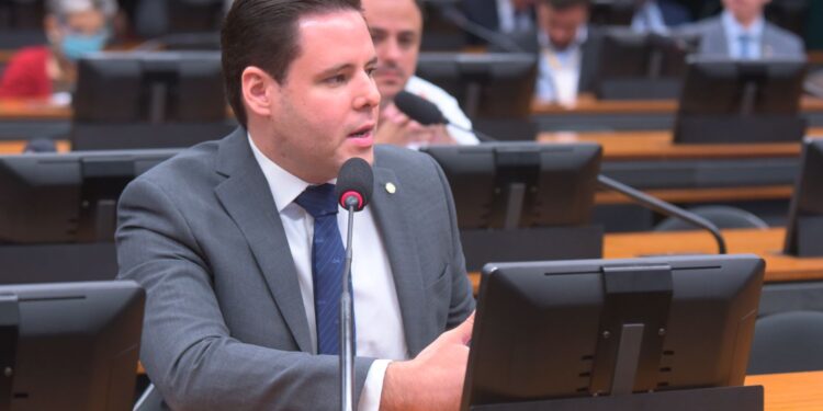 Deputado Rodrigo Valadares pede fim de exigência de visto para 4 países