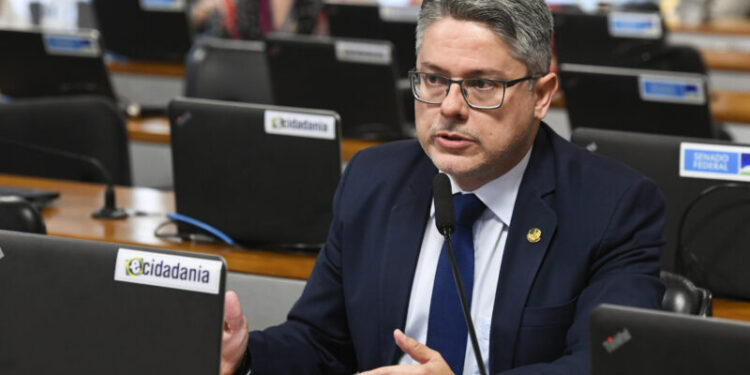 Senador Alessandro comemora aprovação de melhorias no programa Bolsa Família