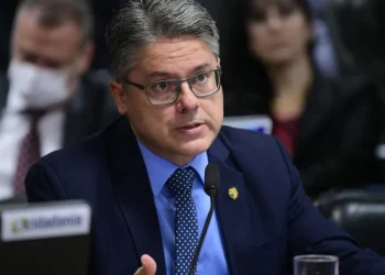 Senador Alessandro Vieira defende proposta que impulsiona o desenvolvimento regional e a geração de empregos