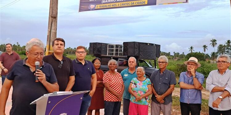 Estância entrega obras de drenagem e pavimentação do Beco da Juerana e de mais três ruas do Alecrim