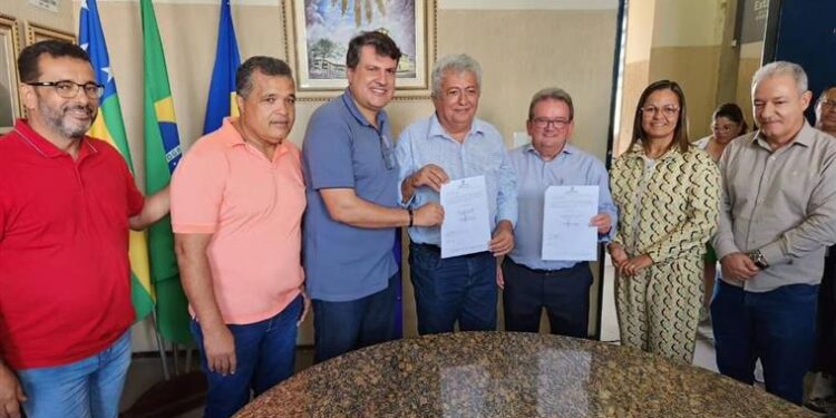 Prefeitura de Estância oficializa doação de terreno e imóvel para o Sistema Fecomércio/Sesc/Senac