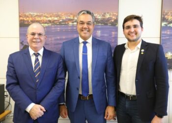 Sérgio Reis debate política habitacional no Ministério das Cidades