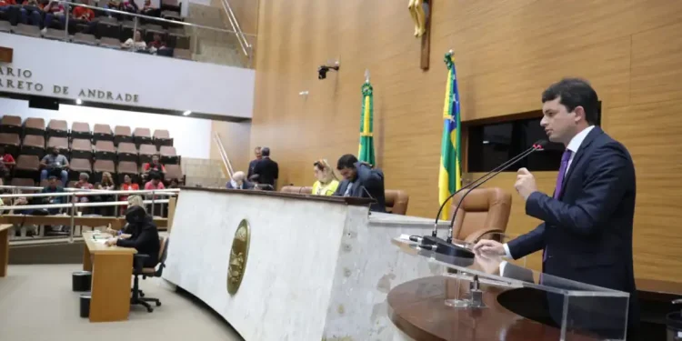 Paulo Júnior destaca recuperação salarial de professores de SC