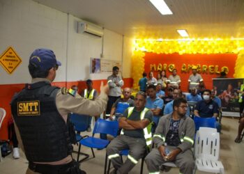 SMTT de Socorro realiza palestra alusiva ao Maio Amarelo na Votorantim