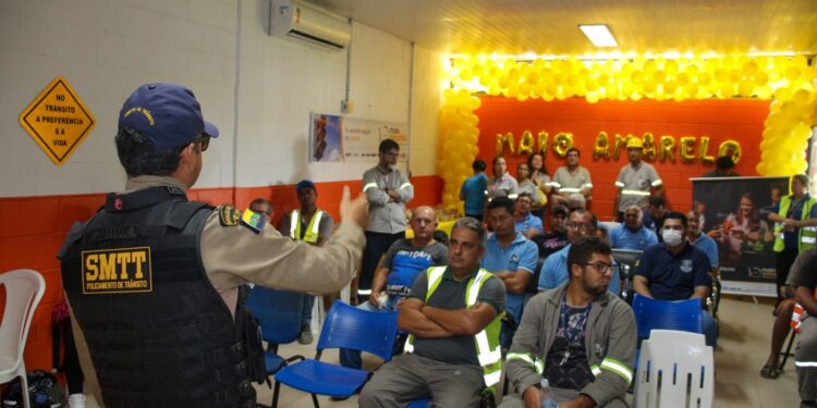 SMTT de Socorro realiza palestra alusiva ao Maio Amarelo na Votorantim