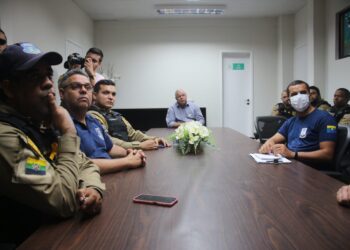 SMTT de Socorro apresenta novos projetos e realiza a entrega de armas não letais para agentes de trânsito