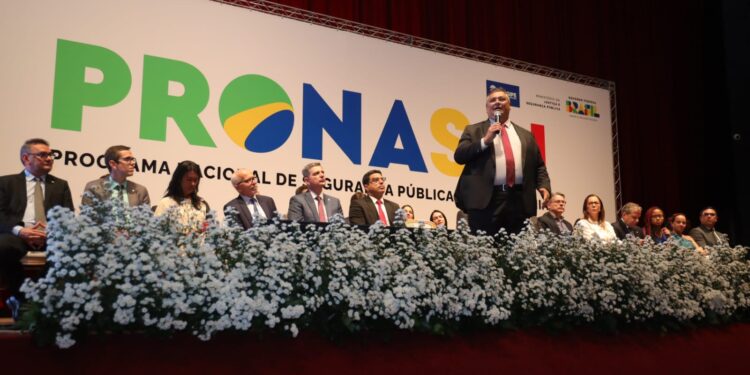 Jeferson Andrade acompanha ministro Flávio Dino durante lançamento do Pronasci