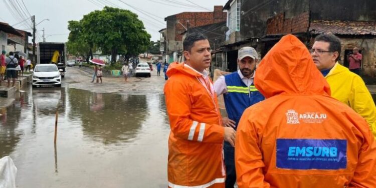 PMA atende famílias impactadas pelas chuvas no Largo da Aparecida