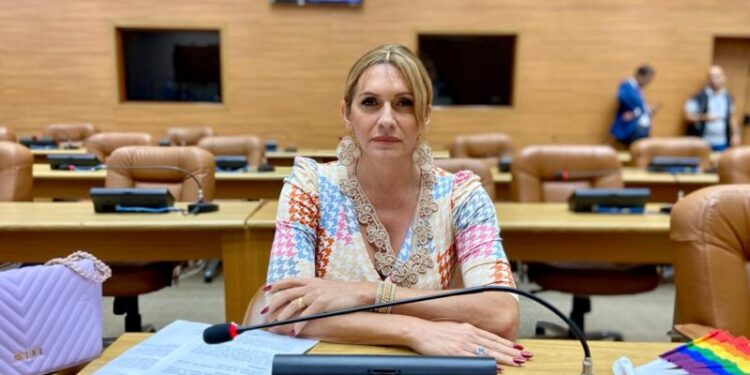 Linda Brasil demonstra preocupação com as violências contra as mulheres e cobra atuação das redes de proteção