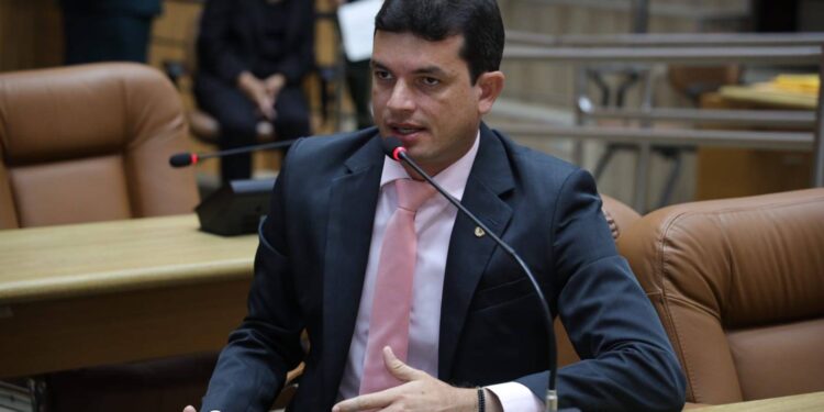 Paulo Júnior critica reajuste de 2,5% para servidores