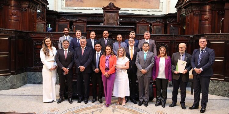 Luciano Pimentel presta contas da viagem que fez ao Rio de Janeiro para reunião da Unale