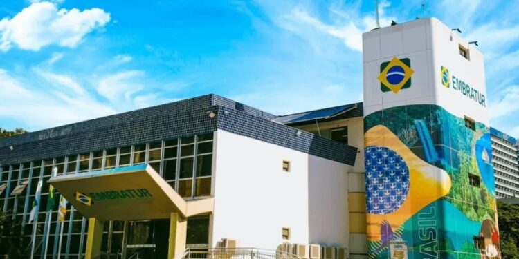 Transferência de verba do “Sistema S” para Embratur gera disputa entre as instituições