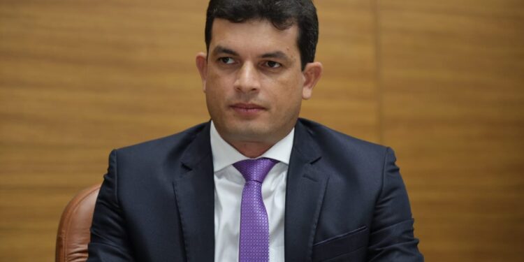 Paulo Júnior quer ônibus intermunicipais com cadeirinhas e assentos para crianças