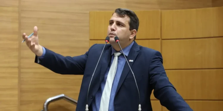 Deputado Marcos Oliveira pede valorização salarial dos servidores públicos