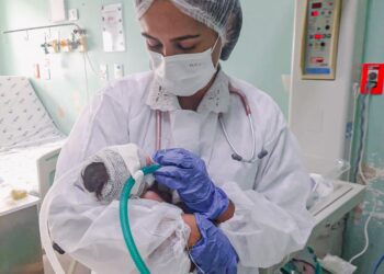 Fisioterapia estimula na recuperação de bebês prematuros na Maternidade Nossa Senhora de Lourdes