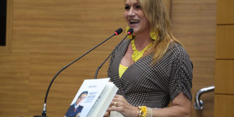 Linda Brasil destaca lançamento do livro sobre a vida do ex-governador Marcelo Déda