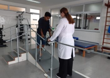 Fisioterapia resgata a mobilidade e promove reabilitação em pacientes com deficiência física