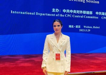 Na China, Yandra Moura conhece planejamento para mobilidade urbana da cidade de Xangai