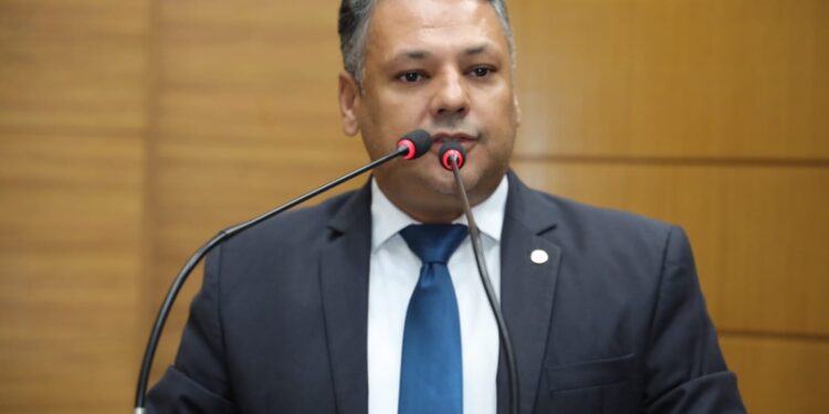 Ibrain de Valmir protocola projeto que beneficia artistas sergipanos