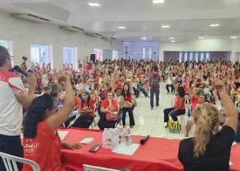 Professores da rede estadual de ensino decidem retomar aulas e marcar nova paralisação da categoria, diz Sintese