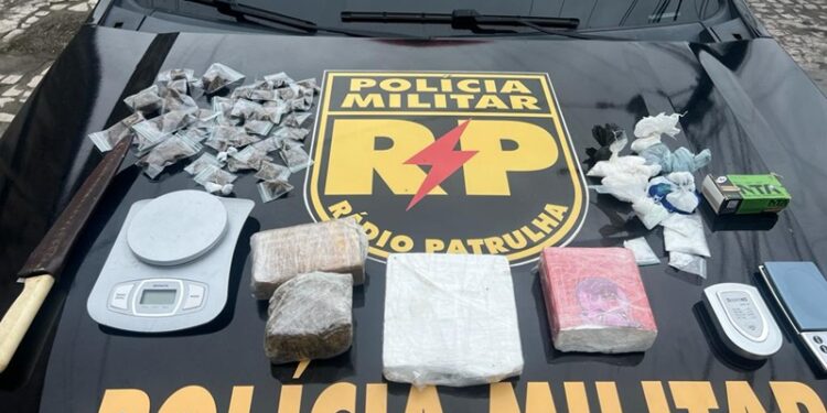 Polícia Militar apreende drogas no Bairro São Conrado, Zona Sul de Aracaju