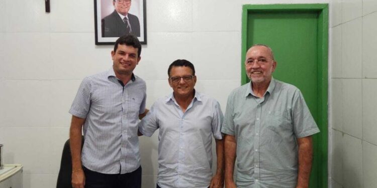 Deputado Paulo Júnior busca debate sobre licitação de transporte na Grande Aracaju