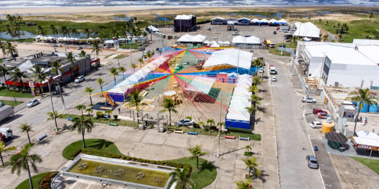 Montagem da estrutura do Arraiá do Povo está em fase final