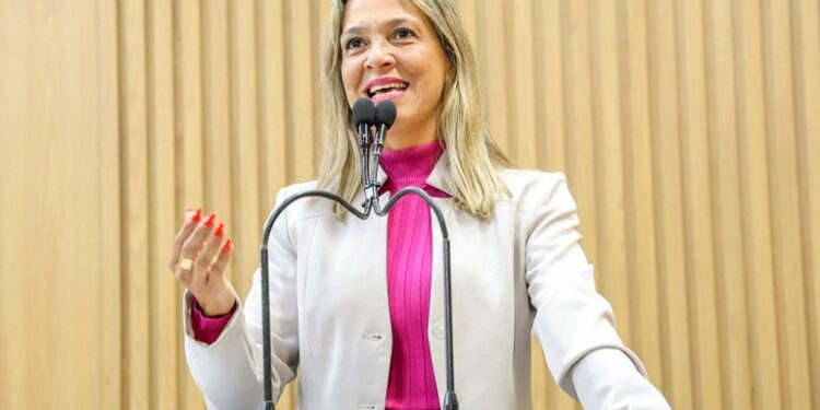 Sheyla cobra entrega de premiações a PCDs que participaram da Corrida Cidade de Aracaju
