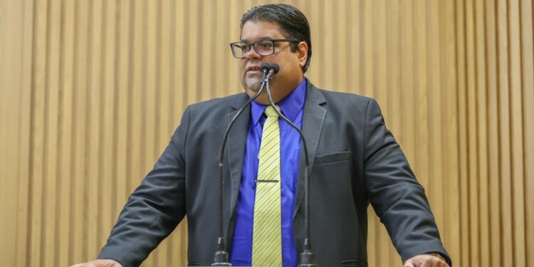 Joaquim da Janelinha solicita operação tapa-buracos e muro de contenção no Paraíso do Sul