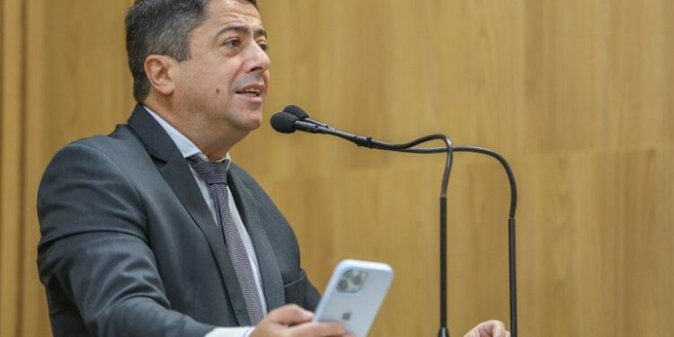 “Eu tenho muito orgulho de fazer parte da família TV Atalaia”, comemora Fabiano Oliveira