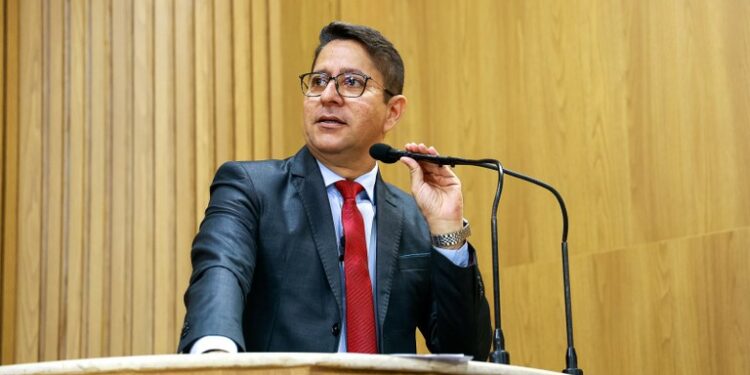 Ricardo Marques quer canal de denúncia para importunação sexual dentro do ônibus