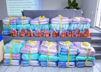 Prefeitura de Lagarto entrega mais Kits de higiene, fraldas, lençóis e colchonetes às unidades de Educação Infantil