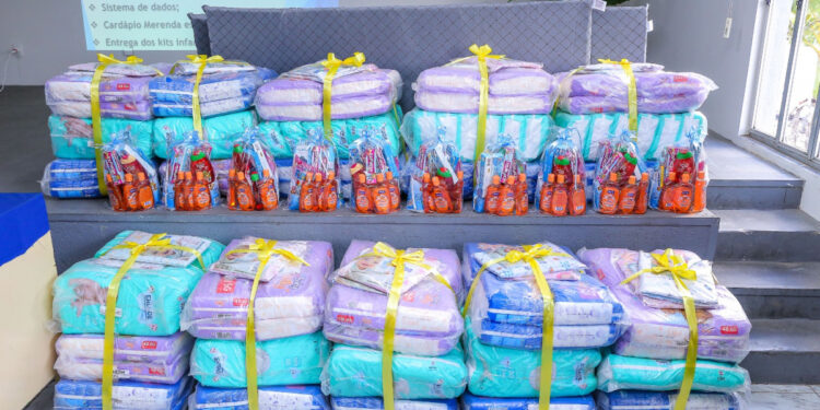 Prefeitura de Lagarto entrega mais Kits de higiene, fraldas, lençóis e colchonetes às unidades de Educação Infantil