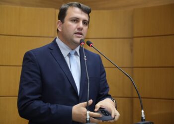 Deputados entram com ação sobre inconstitucionalidade no acréscimo de 1% no ICMS