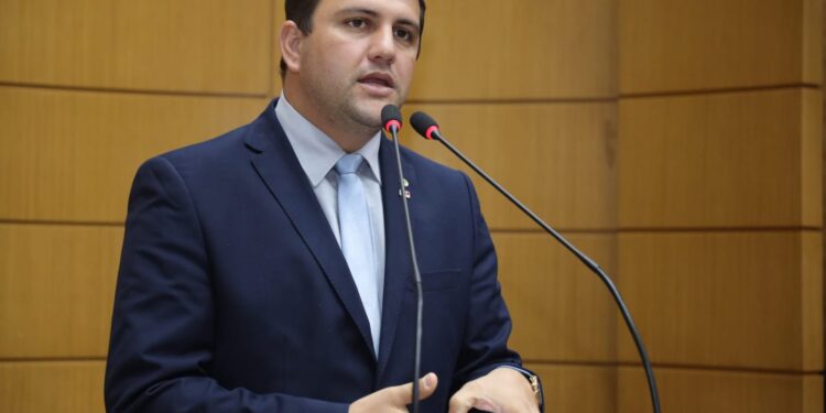 Deputados entram com ação sobre inconstitucionalidade no acréscimo de 1% no ICMS