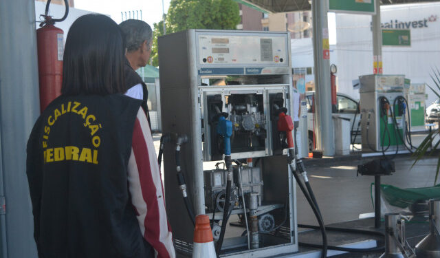 ITPS faz operação em postos de combustíveis em Aracaju