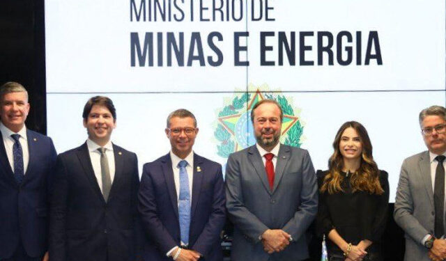 Governador discute redução de preço de combustíveis com Ministro de Minas e Energia