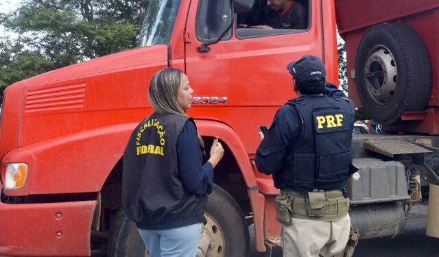 ITPS e PRF fiscalizam veículos de cargas e de passageiros na BR 235
