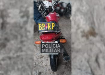 Polícia Militar prende três pessoas e recupera veículo com restrição em Nossa Senhora do Socorro