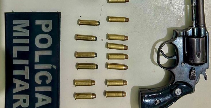 Polícia Militar prende dois suspeitos com arma e munições em Socorro