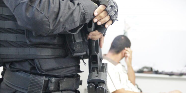Polícia Civil prende homem por tráfico de drogas e posse de munição no Bairro Soledade, em Aracaju