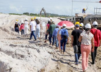 Perimetral Oeste: representantes comunitários participam de visita guiada às obras da avenida